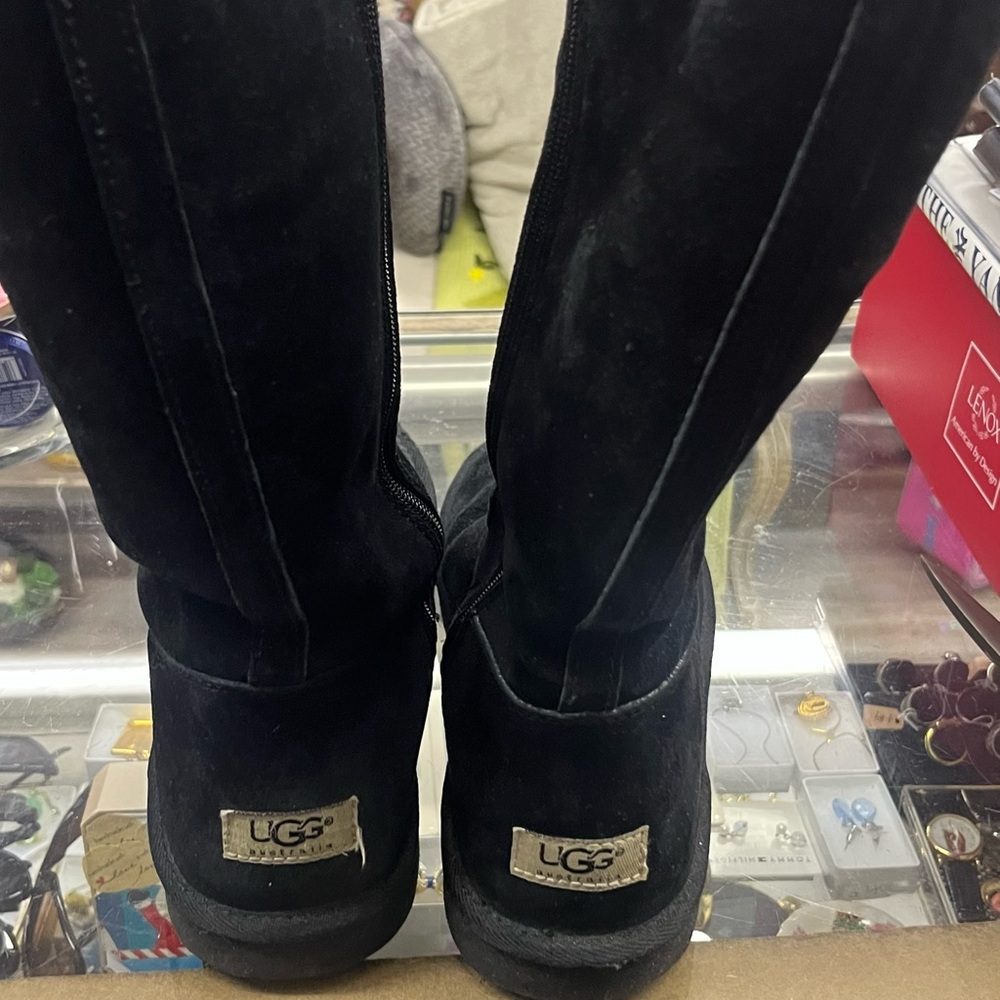 UGG - Picture 4 of 11